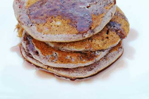 Pancakes aux framboises nappés de sirop de poivre de Tasmanie