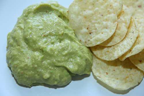 Avocado puree with yoghurt – Guacamole-style dip and spread