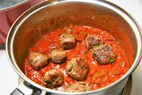 Beef meatballs with spicy sauce