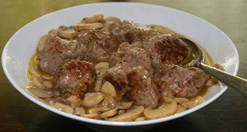 Boulettes au bœuf et sauce aux champignons