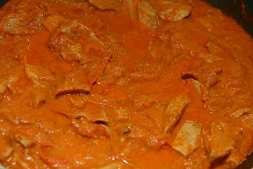 Chicken with spicy and creamy tomato sauce