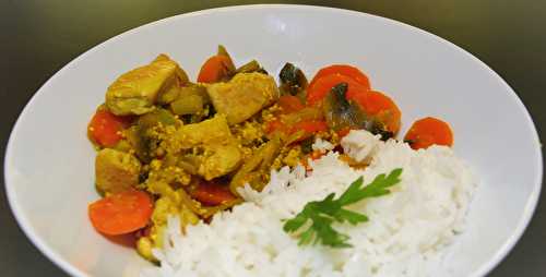 Chicken with vegetables, light sauce with yoghurt and curry