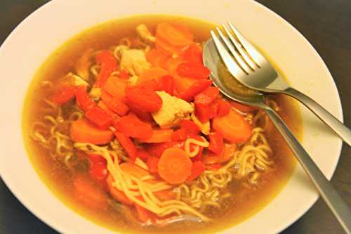 Chinese soup with chicken and noodles