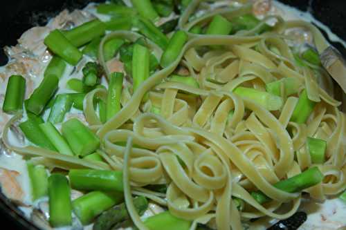 Creamy Pasta with Salmon, Asparagus and Mushrooms