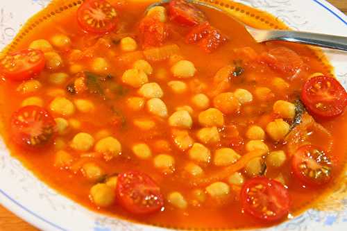 Moroccan soup with chickpeas and tomatoes