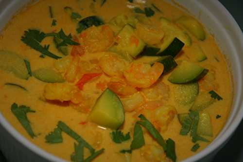 Shrimps and zucchini in a coconut curry sauce