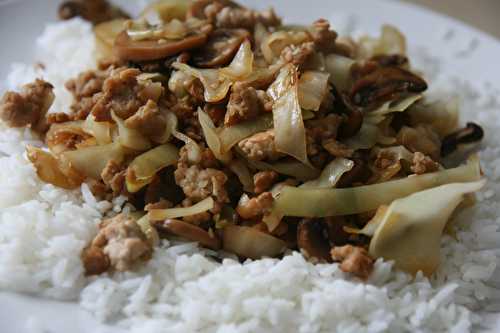 Stir-fry pork with cabbage and mushrooms