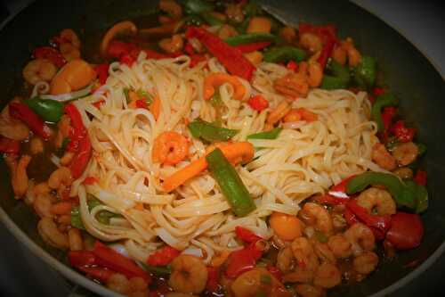 Shrimps and Bell Peppers Stir Fry with Rice Noodles