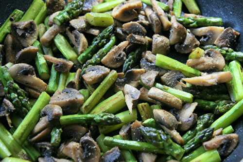 Pan-fried Green Asparagus and Mushrooms