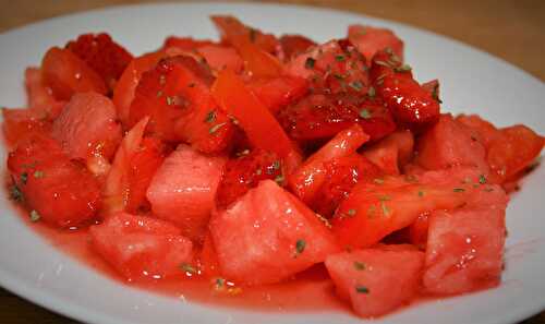 Salade pastèque, fraises et tomates