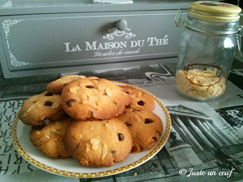 Biscuits façon cookies amandes et chocolat