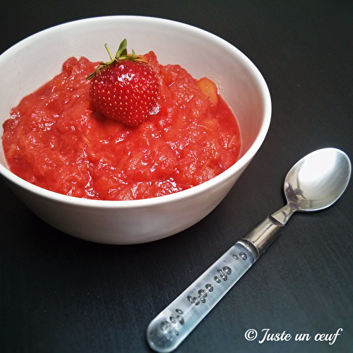 Compotée pomme fraise rhubarbe