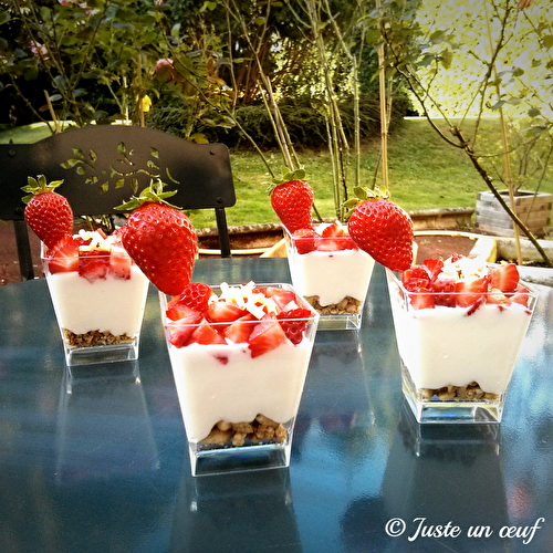 Verrine de fromage blanc aux fraises et au muesli