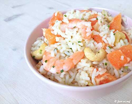 Salade de riz aux crevettes, pomelo et noix de cajou