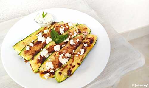 Courgettes grillées sauce au yaourt et vinaigrette à la tapenade