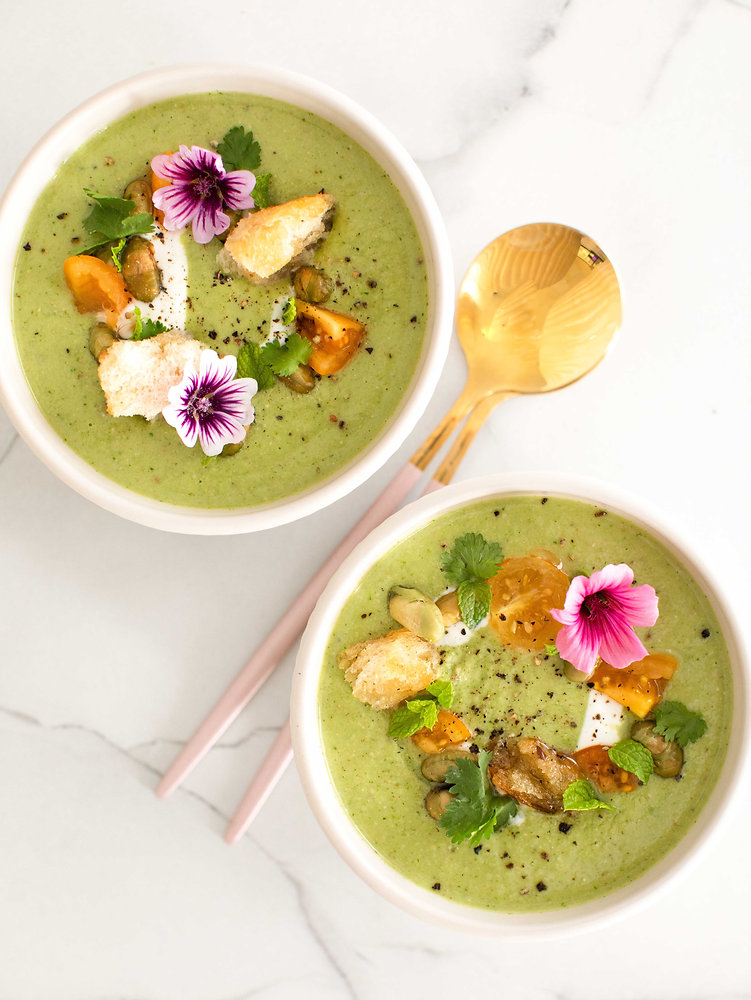 Gaspacho de petits pois aux amandes 