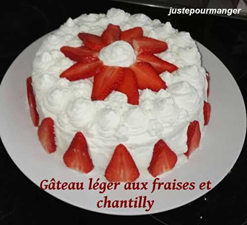 Gâteau léger aux fraises et crème chantilly