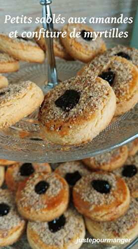 Petits sablés aux amandes et confiture de myrtilles