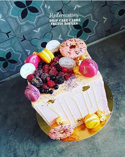 Drip cake carré Eïd Moubarak vanille fruits rouges