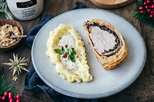 Filet mignon en croûte de pâte feuilletée, purée de pommes de terre, sauce à la moutarde Clovis