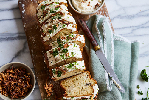 Cake aux champignons et tofu fumé, sauce soja