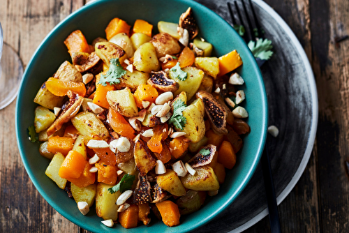 Wok de pommes de terre à la courge butternut et aux fruits secs