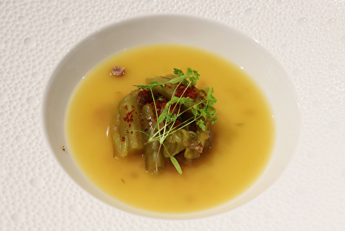 Consommé de jambon ibérique à la bourrache