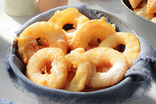 Les beignets de pommes de Mardi Gras