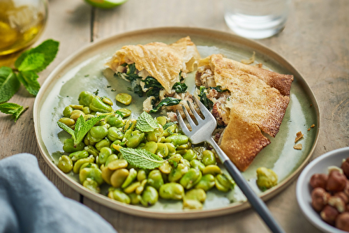 Croustillants de pieds de porc, fèves à la menthe