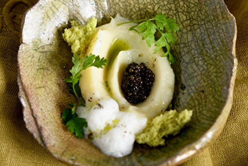 Mousseline de cerfeuil tubéreux au caviar Perlita et son cake aux pistaches