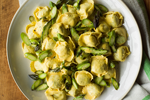 Tortellini Pesto Rosso aux asperges et au Pecorino