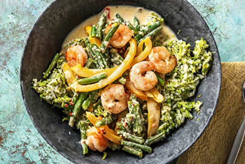 Curry aux crevettes, riz de brocoli, haricots verts et poivron