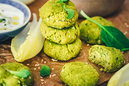 Falafels aux jeunes pousses d’endives Perle du Nord et épinards, sauce allégée au fromage blanc