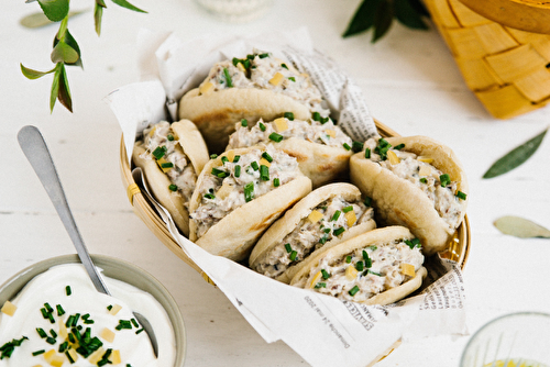 Mini pitas aux rillettes de sardines, citron confit et fromage frais