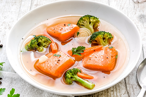 Truite mi-cuite en bouillon de légumes