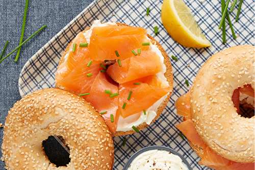 Bagels toastés à la truite fumée