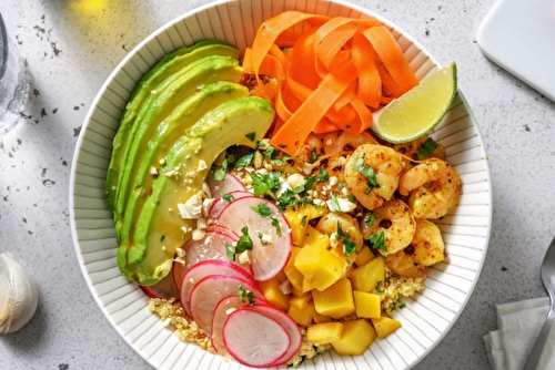 Buddha bowl quinoa crevettes à l’avocat