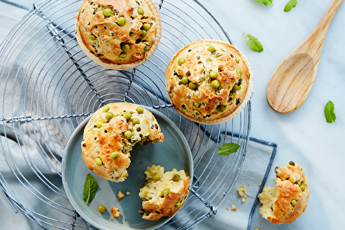 Muffins aux petits pois et parmesan à la menthe fraîche