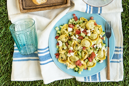 Ravioli aux légumes du soleil et ses tomates cerises, feta et concombre