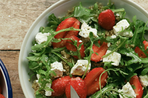 Salade de quinoa aux fraises et feta