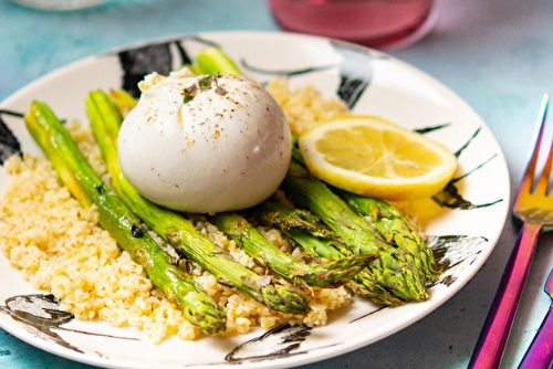 Salade tiède d’asperges vertes rôties à la burrata et au boulghour