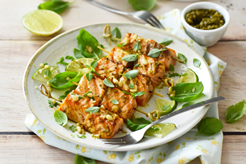 Brochettes de saumon au pesto