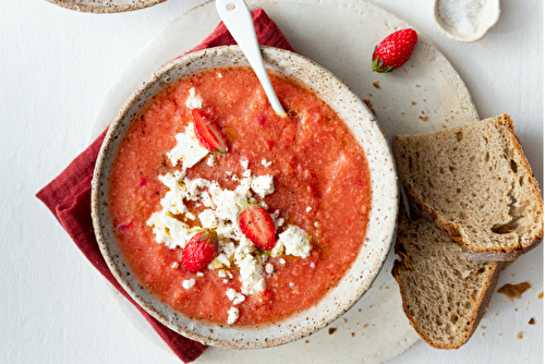 Soupe froide de tomate et poivron à la fraise et à la feta