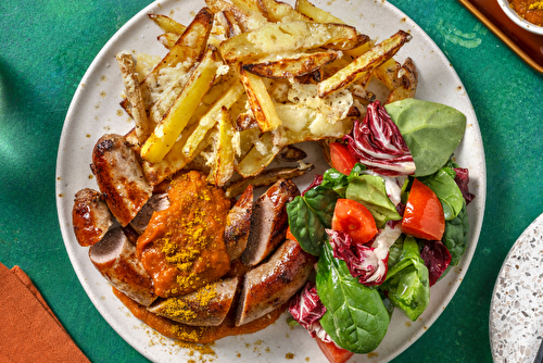 Curry wurst berlinoise, avec des frites au cheddar et une sauce maison