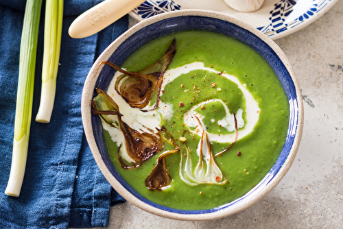 Gaspacho de petits pois et tartines de Reblochon