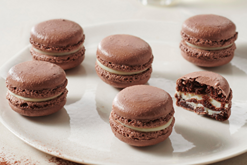 Macarons yuzu en coque cacao ou blanche