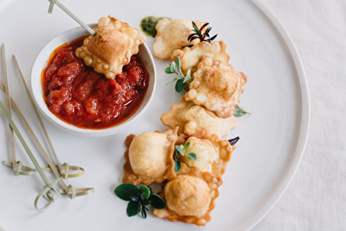 Pâtes farcies au fromage Boursin ail et fines herbes soufflées à la sauce tomate cuisinées aux herbes de Provence