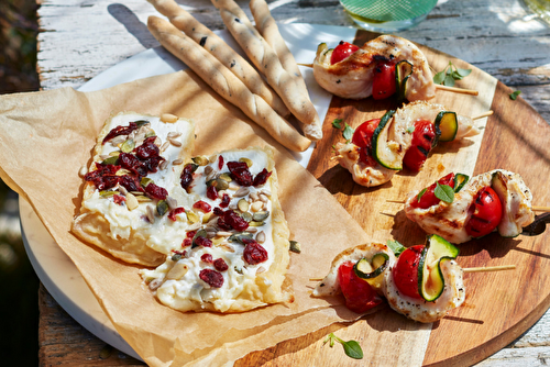 Bûche de chèvre chaude en papillote aux graines et cranberries