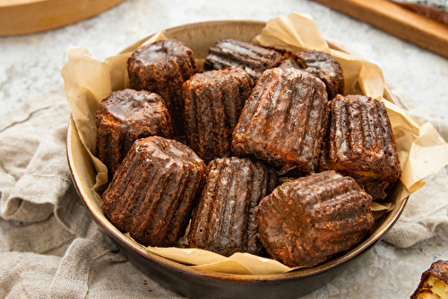 Cannelés salés à la truite fraîche, à l’aneth et à la Tête de Moine AOP