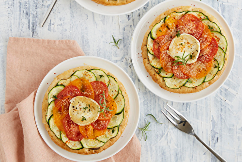 Petites tartes soleil, saveur tomate, thym et romarin